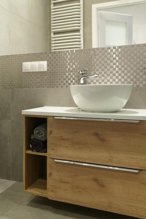 Modern Silver Apartment Краков Экстерьер фото